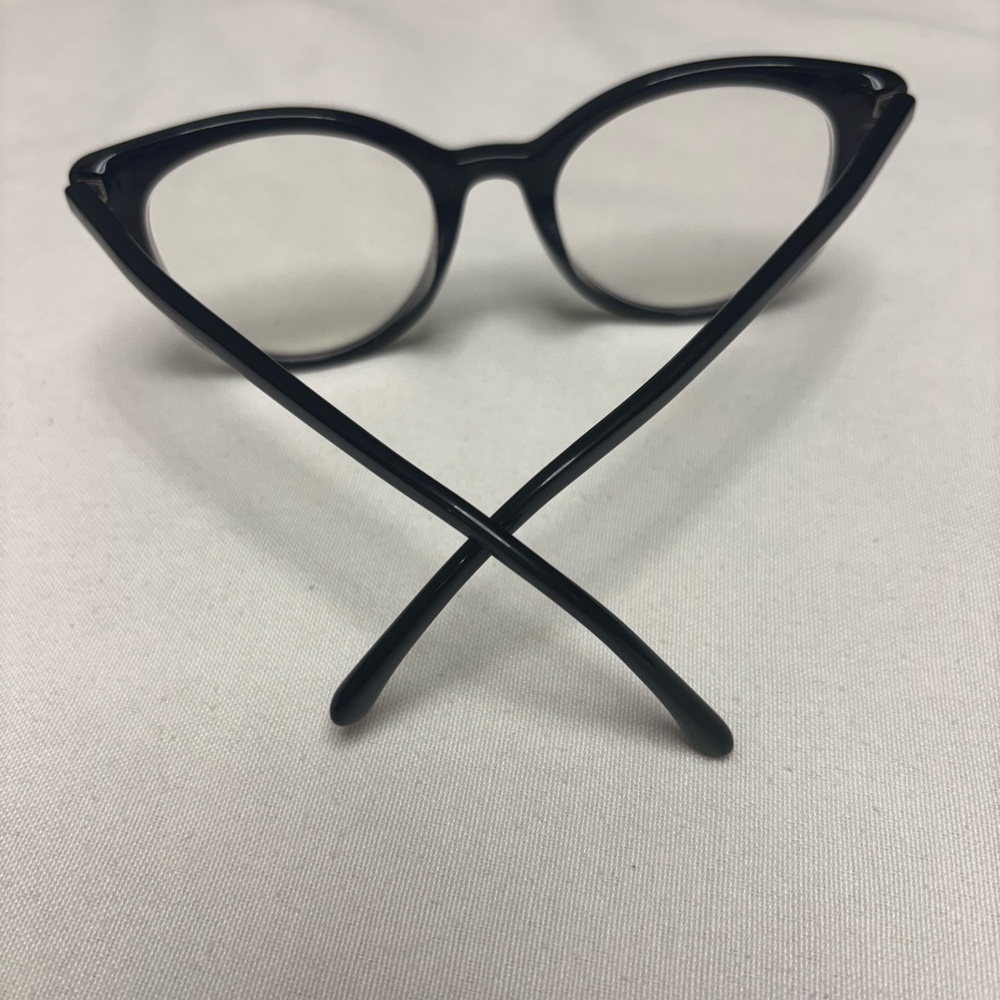 CHANEL Elegant and Interchangeable Sunglasses Trio - Picture 7 of 12